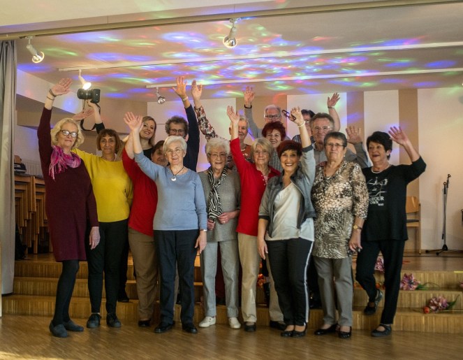 Gruppenfoto der Ehrenamtlichen von Dr. Ruth Schmelzer Europäische Fotoakademie ArtWebDesign